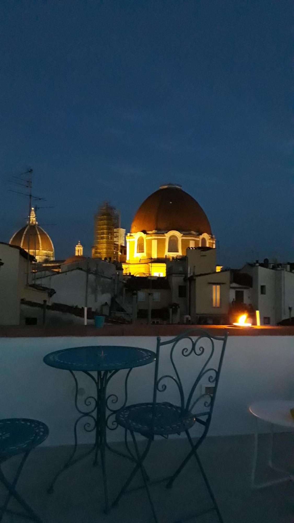 The Florence Dream Terrace - Elena Grey Oda fotoğraf