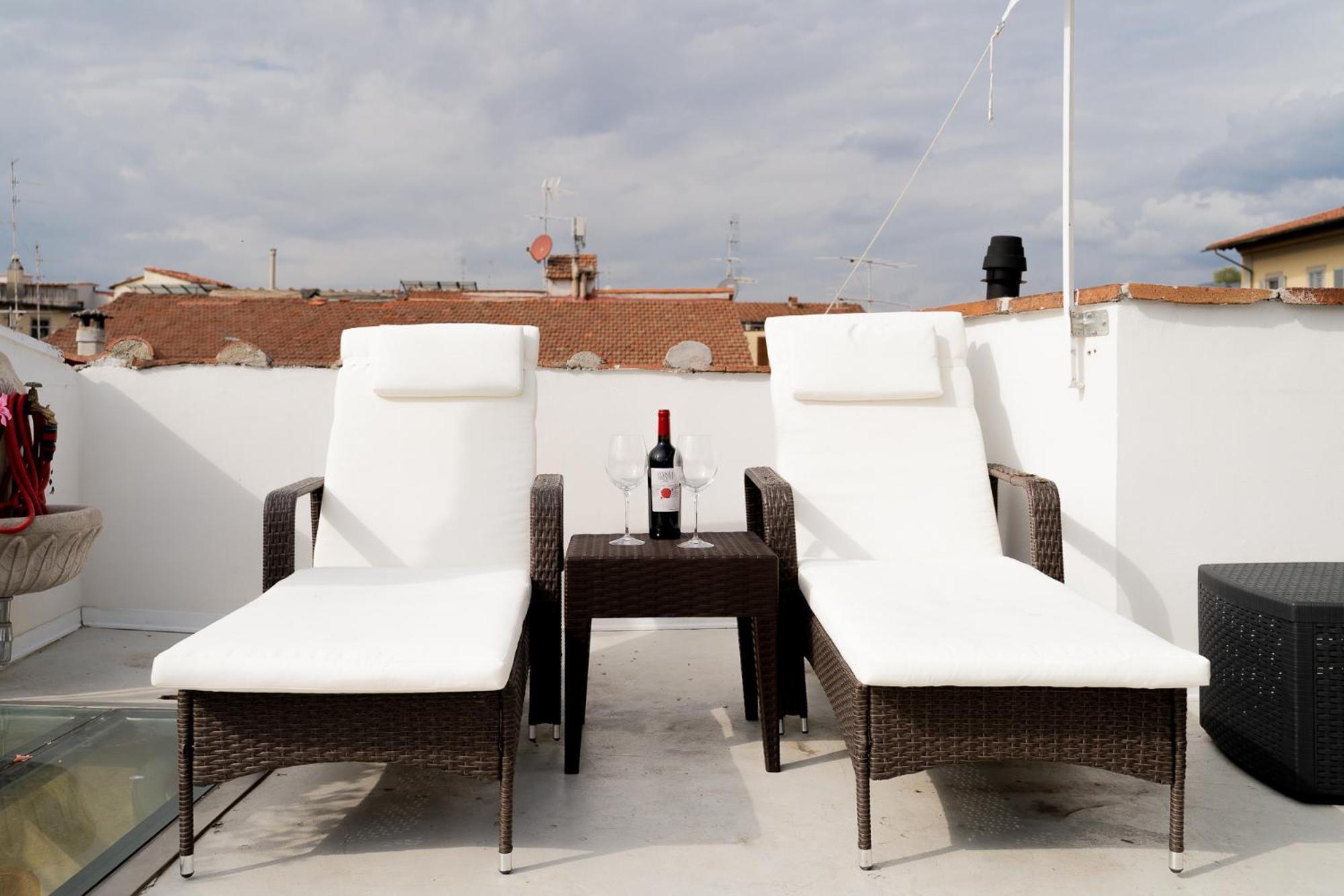 The Florence Dream Terrace - Elena Grey Oda fotoğraf
