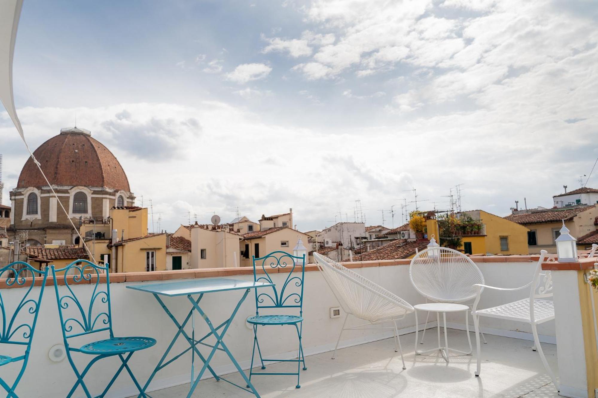 The Florence Dream Terrace - Elena Grey Oda fotoğraf