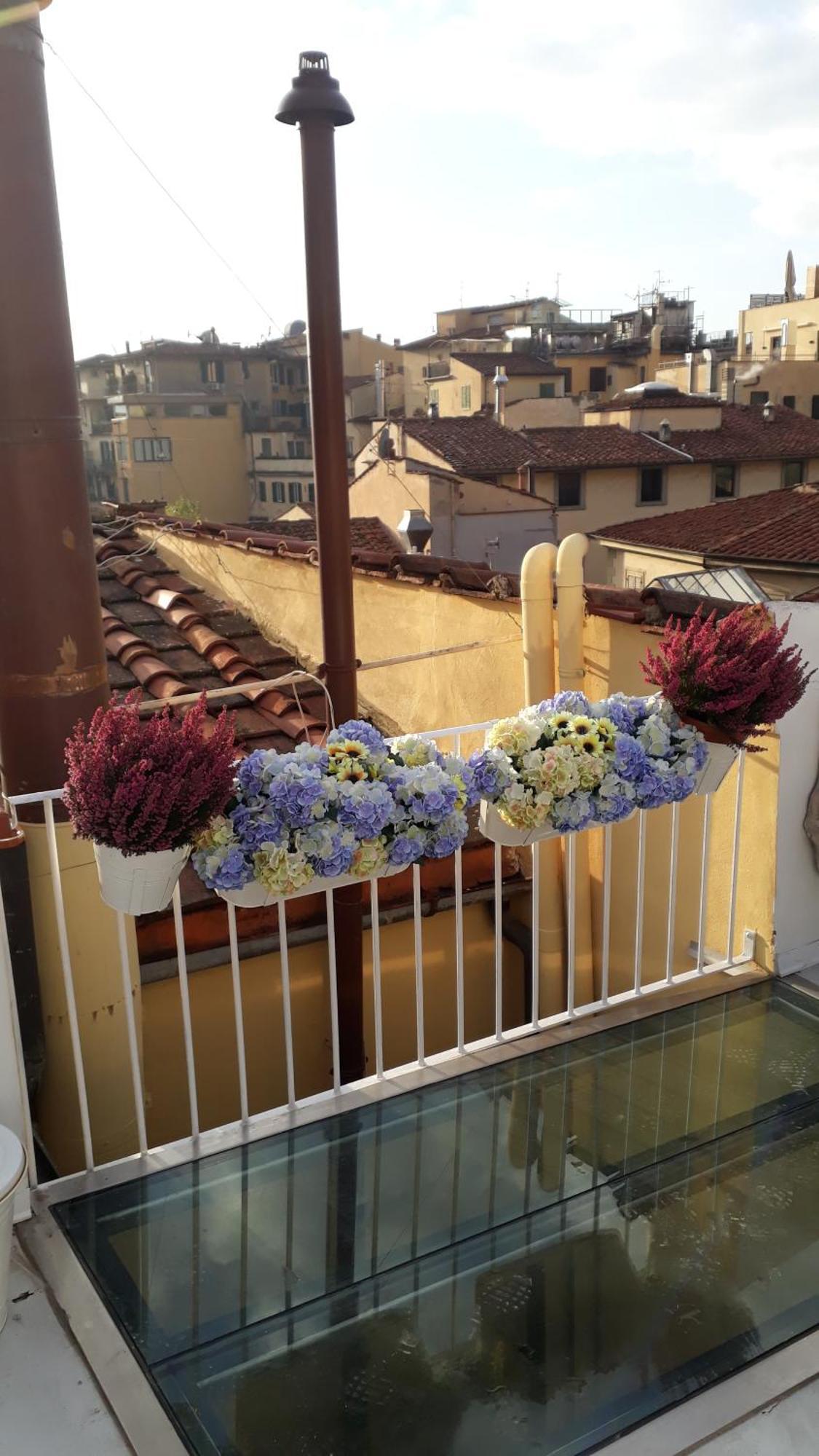 The Florence Dream Terrace - Elena Grey Oda fotoğraf